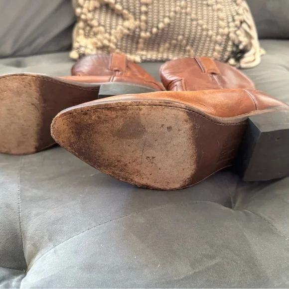 Frye  Billy Short 8.5 Cowboy Boots - Color Cognac- EUC - Picture 3 of 4